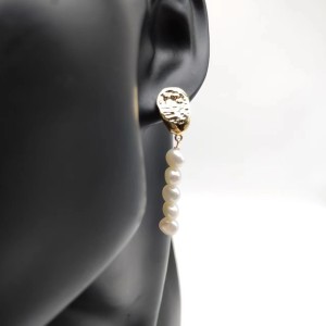 Four pearl earrings