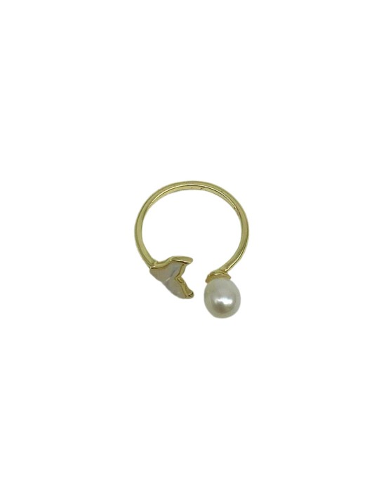 White mother-of-pearl fishtail ring