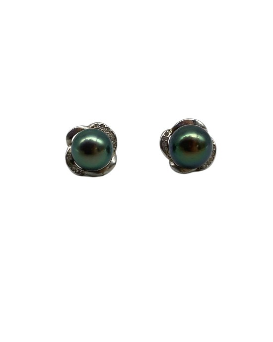 Pearl stud