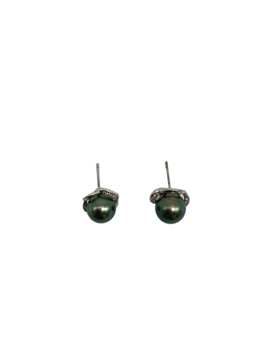 Pearl stud