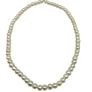 Gold pearl necklace