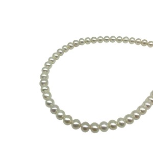Gold pearl necklace