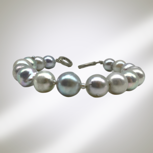 Grey pearl bracelet