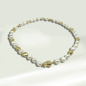 Gold heart pendant Pearl necklace